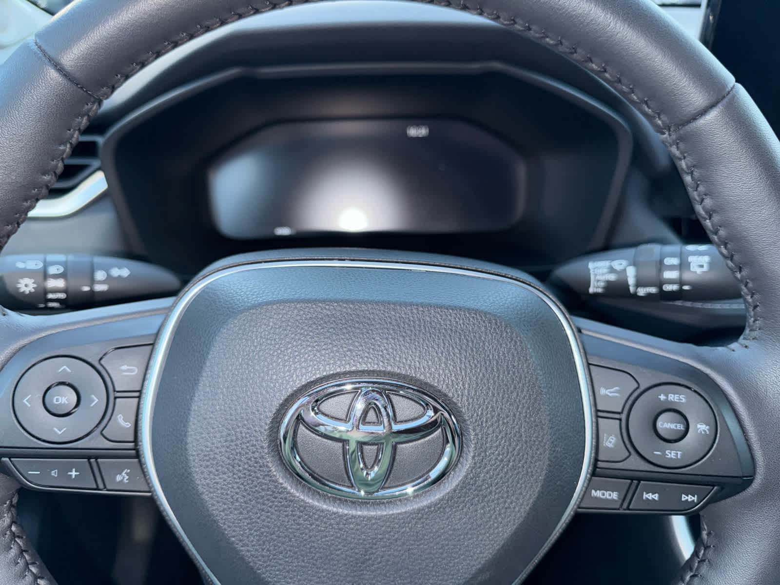 Thumbnail: 2023 Toyota RAV4 - 17