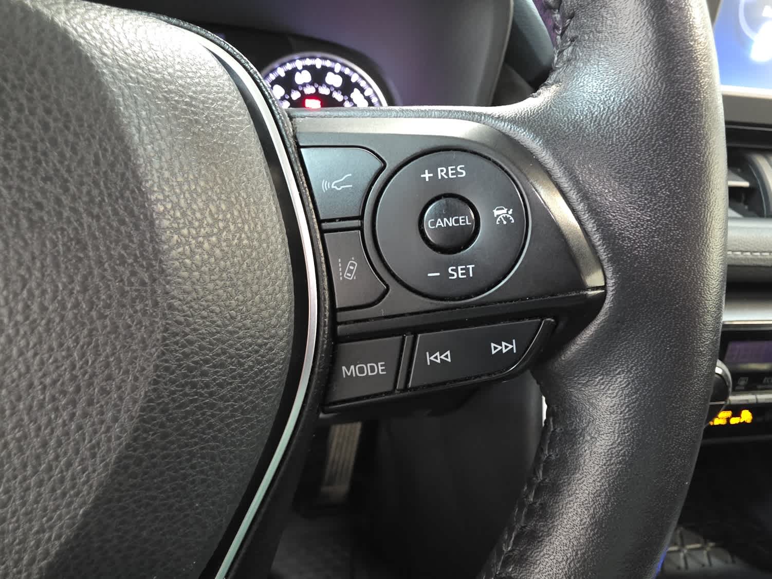 Thumbnail: 2022 Toyota RAV4 - 23
