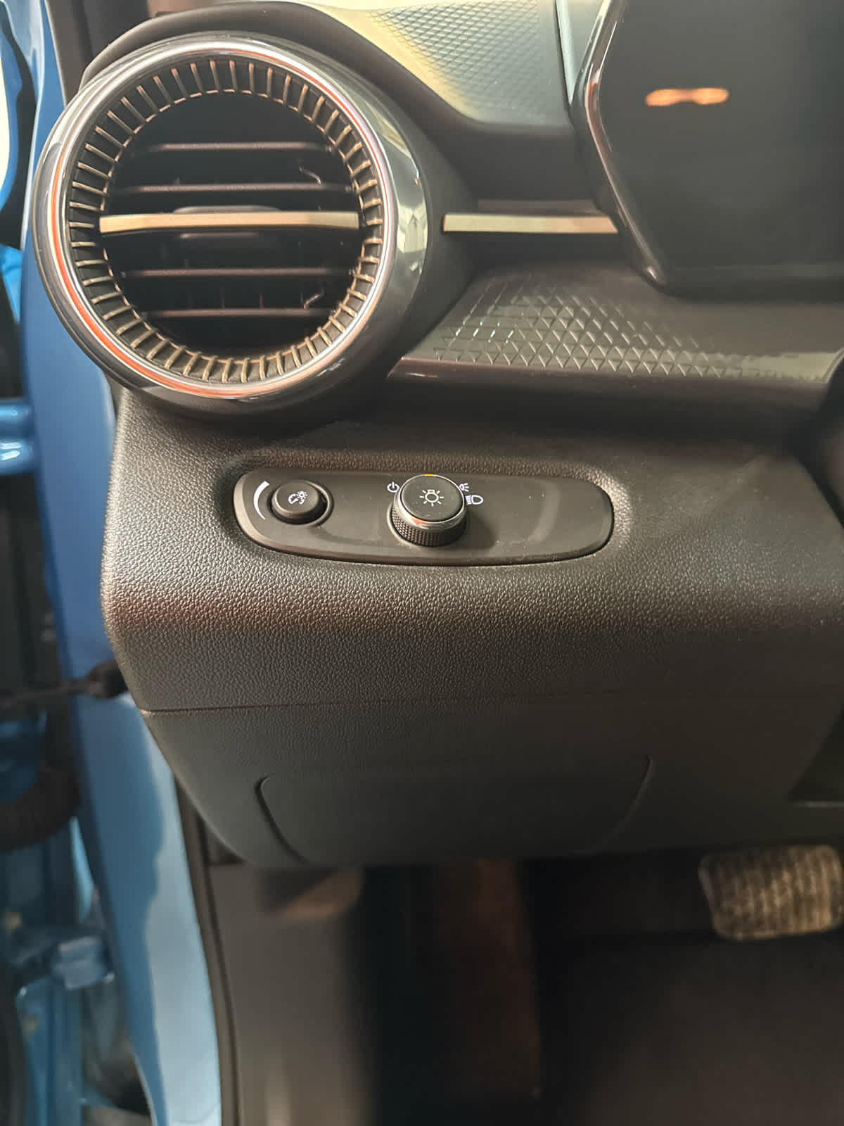 Thumbnail: 2025 Chevrolet Trax - 15