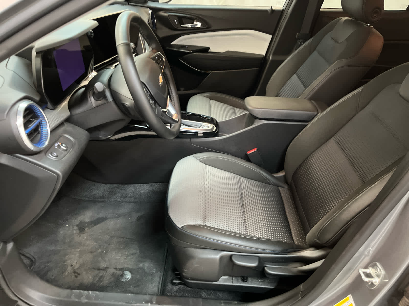 Thumbnail: 2024 Chevrolet Trax - 17