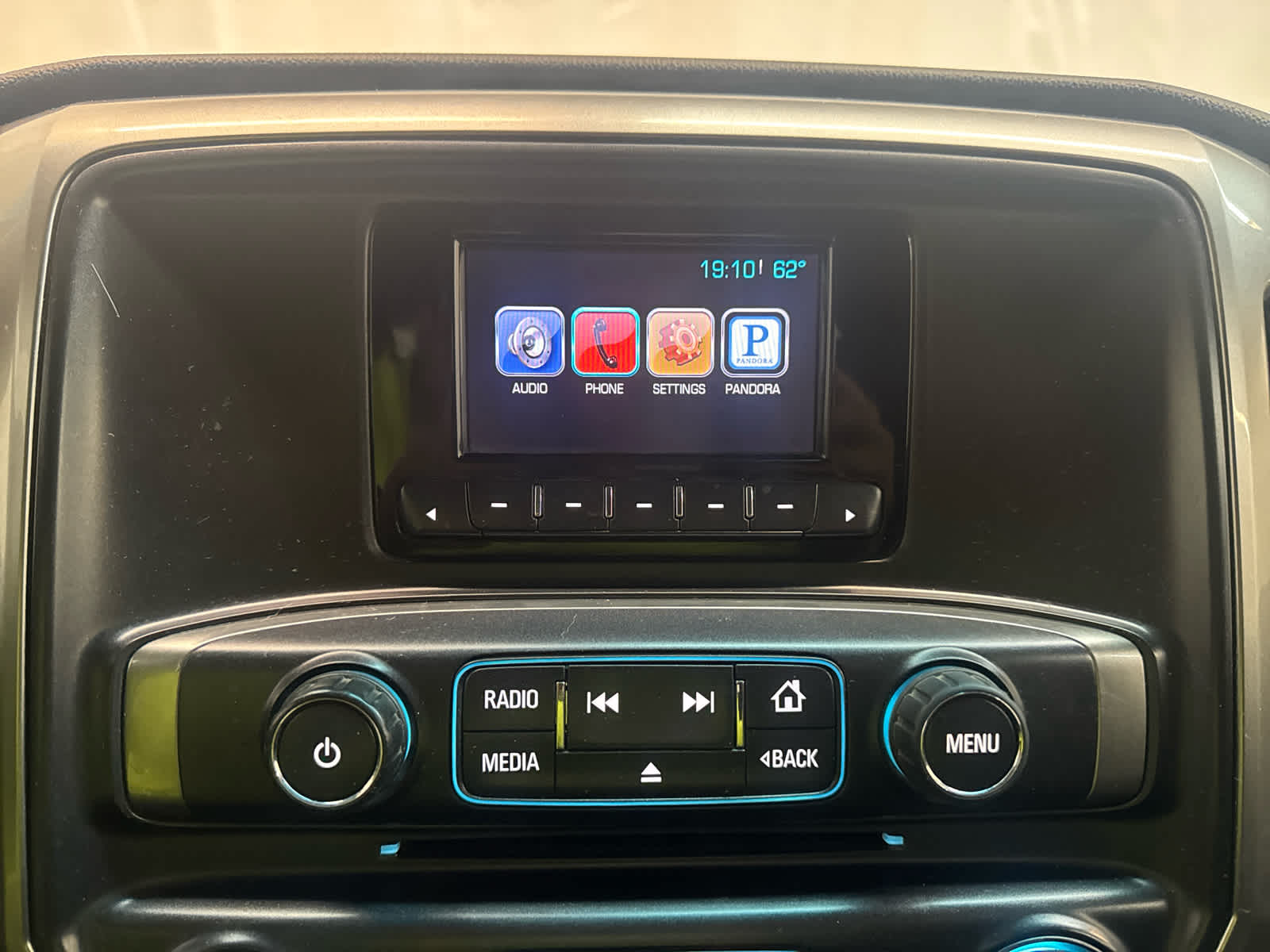 Thumbnail: 2015 Chevrolet Silverado 2500 - 25