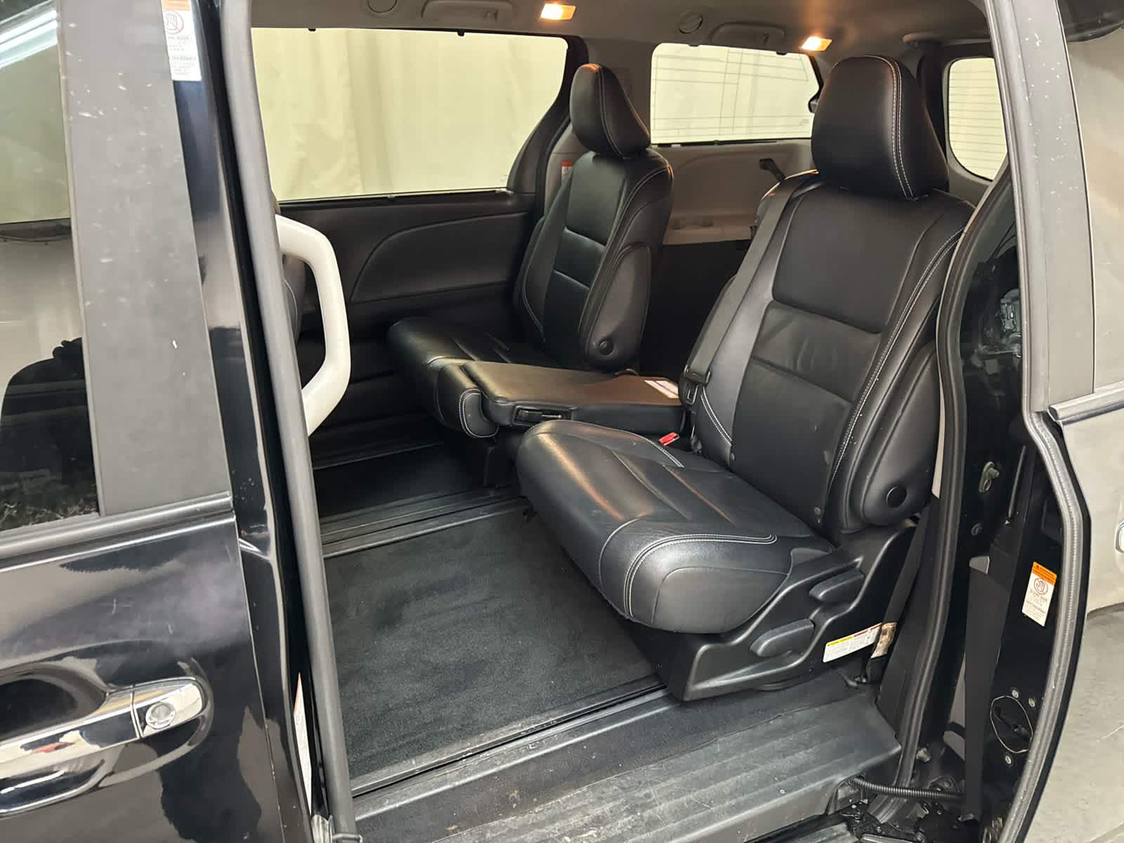 Thumbnail: 2018 Toyota Sienna - 11