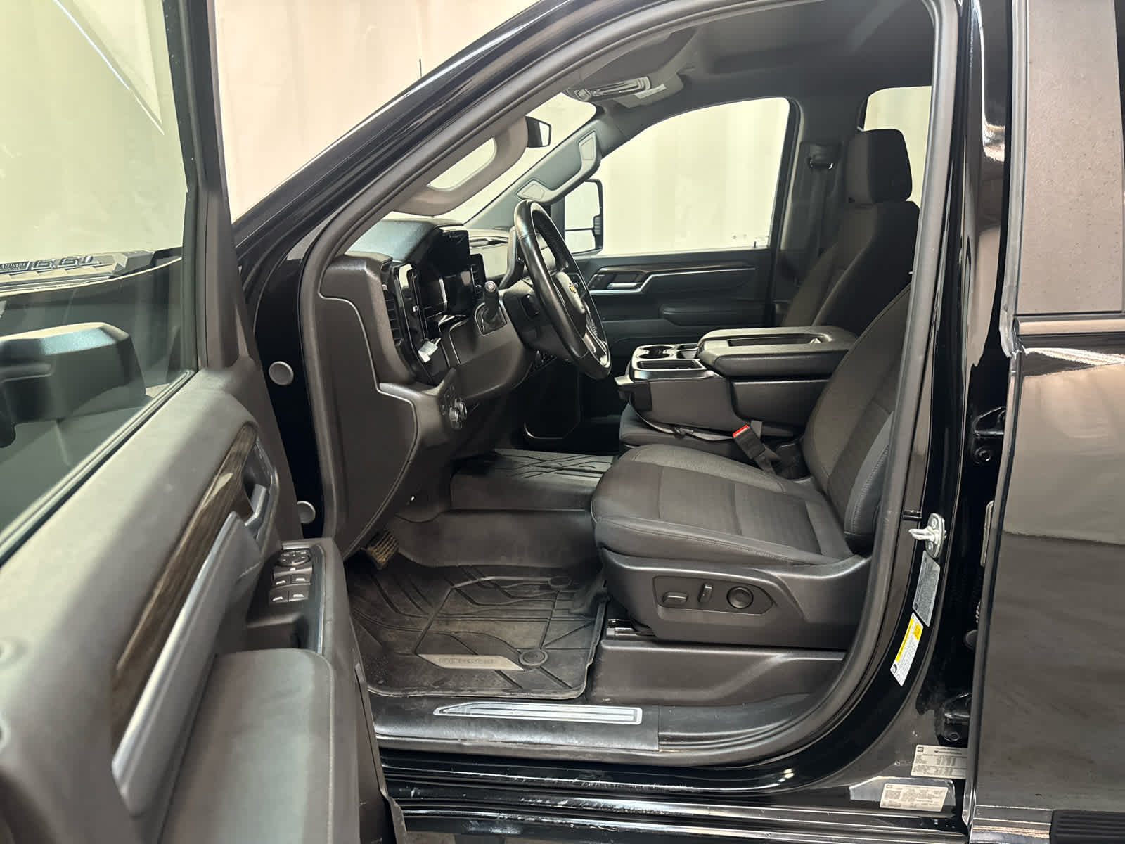 Thumbnail: 2025 Chevrolet Silverado 2500 - 13