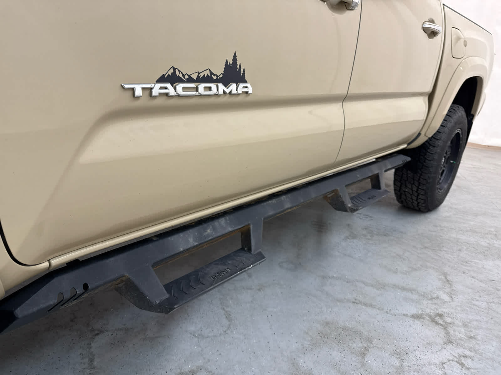 Thumbnail: 2020 Toyota Tacoma - 11
