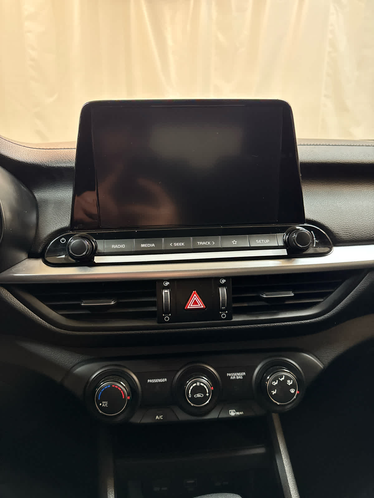 Thumbnail: 2022 Kia Forte - 18