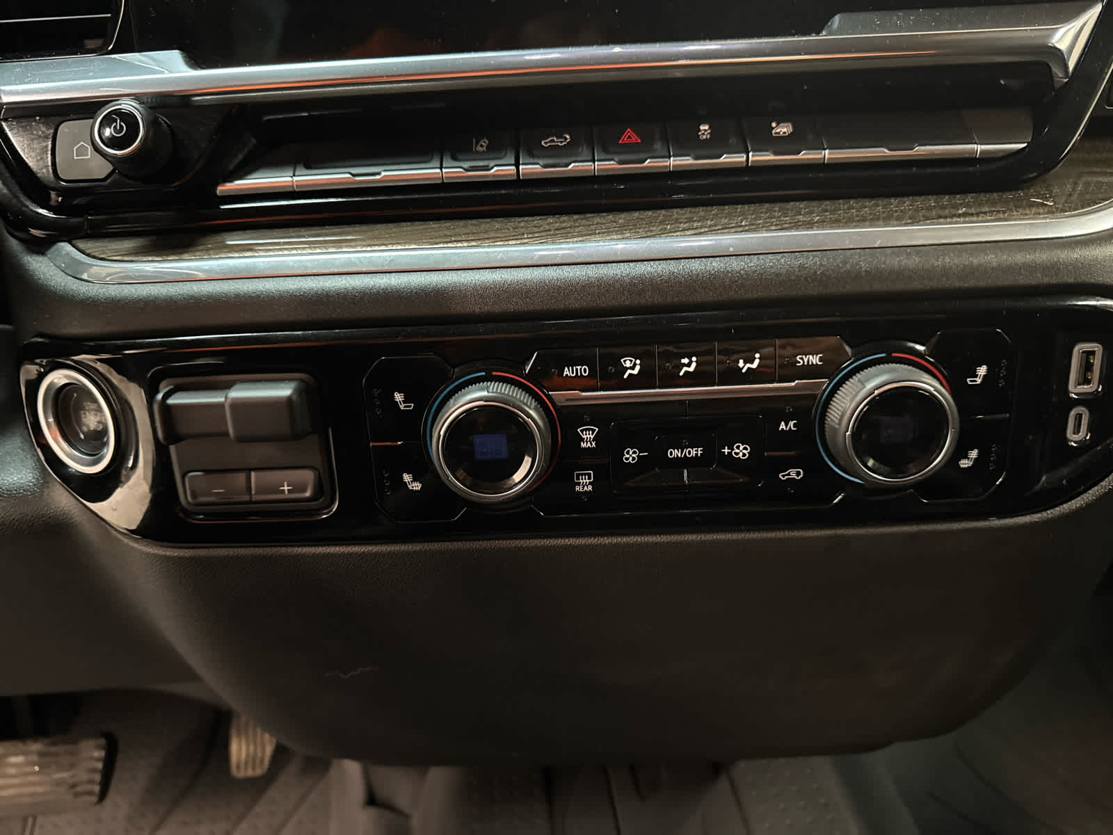 Thumbnail: 2024 Chevrolet Silverado 2500 - 19