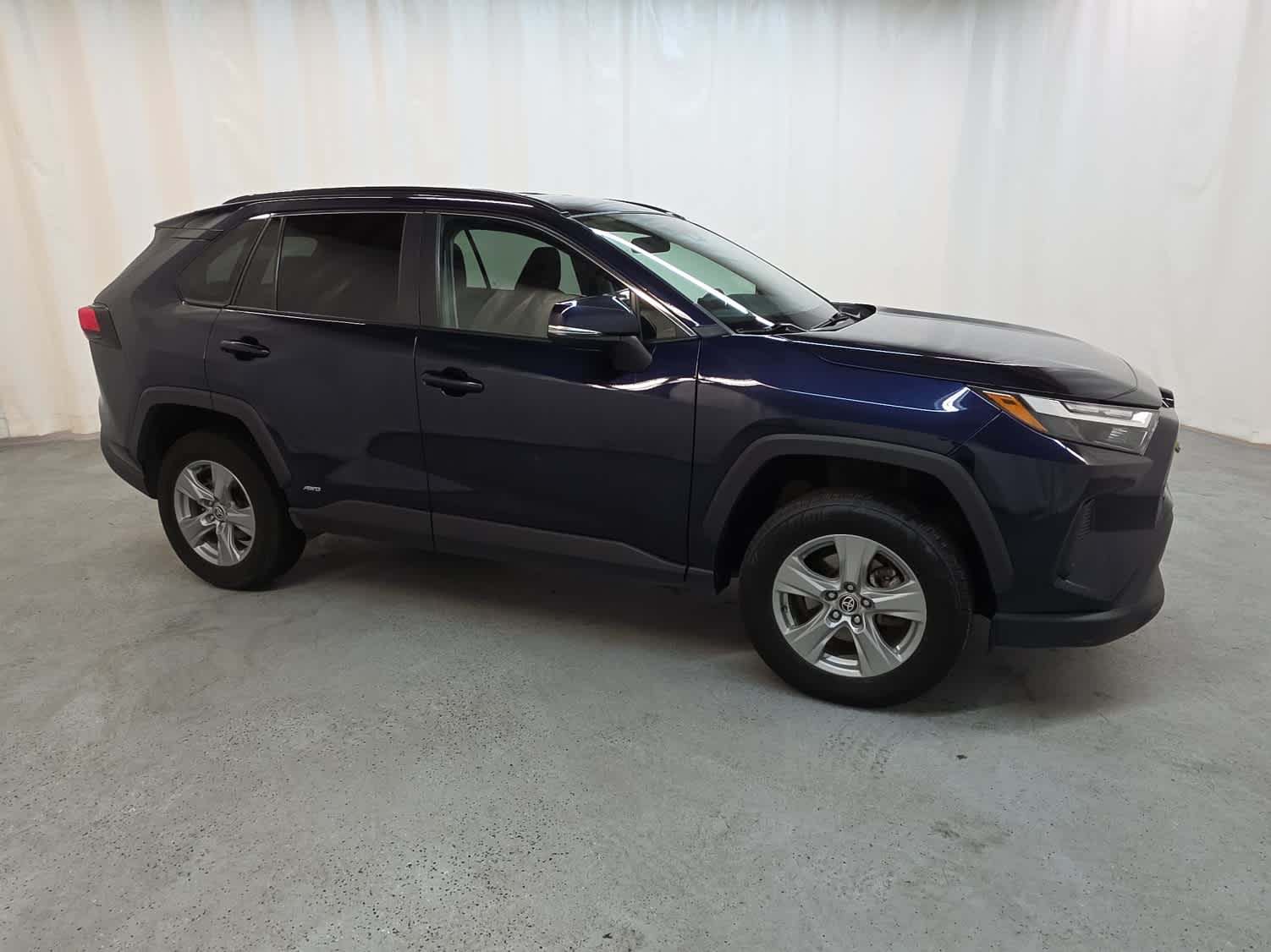 Thumbnail: 2022 Toyota RAV4 - 8