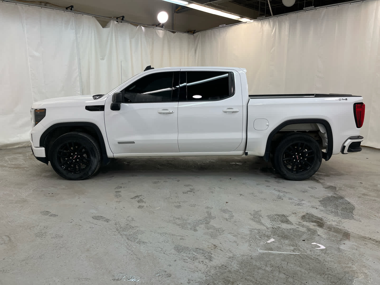 Thumbnail: 2023 GMC Sierra 1500 - 2