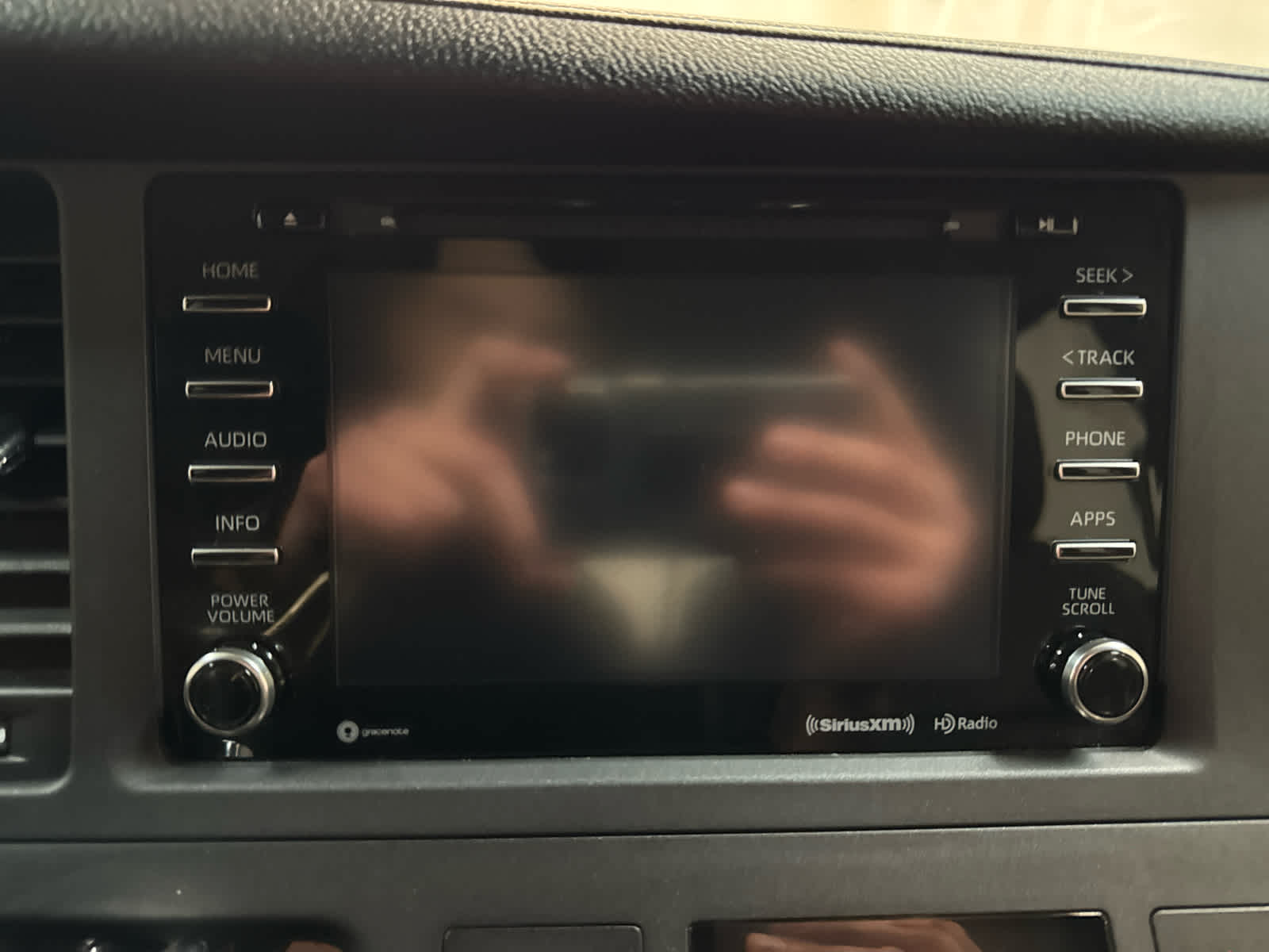 Thumbnail: 2018 Toyota Sienna - 19