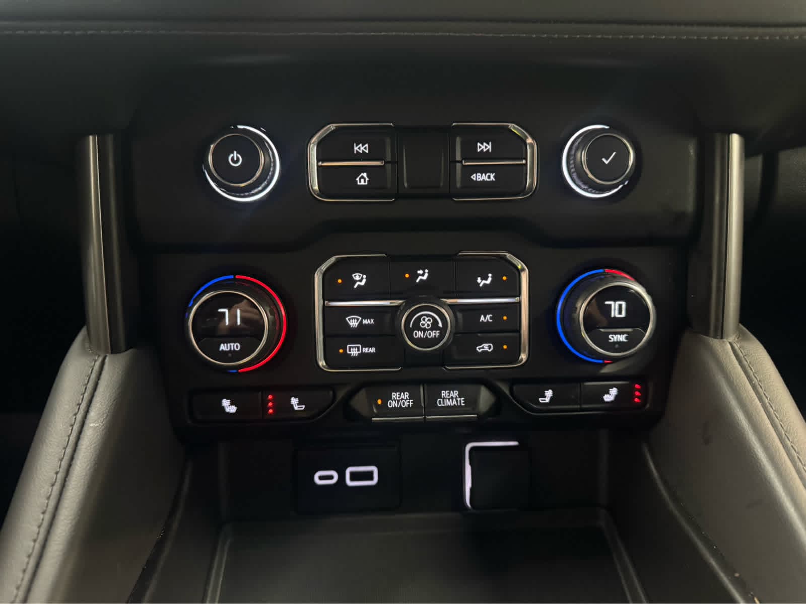 Thumbnail: 2024 Chevrolet Tahoe - 26