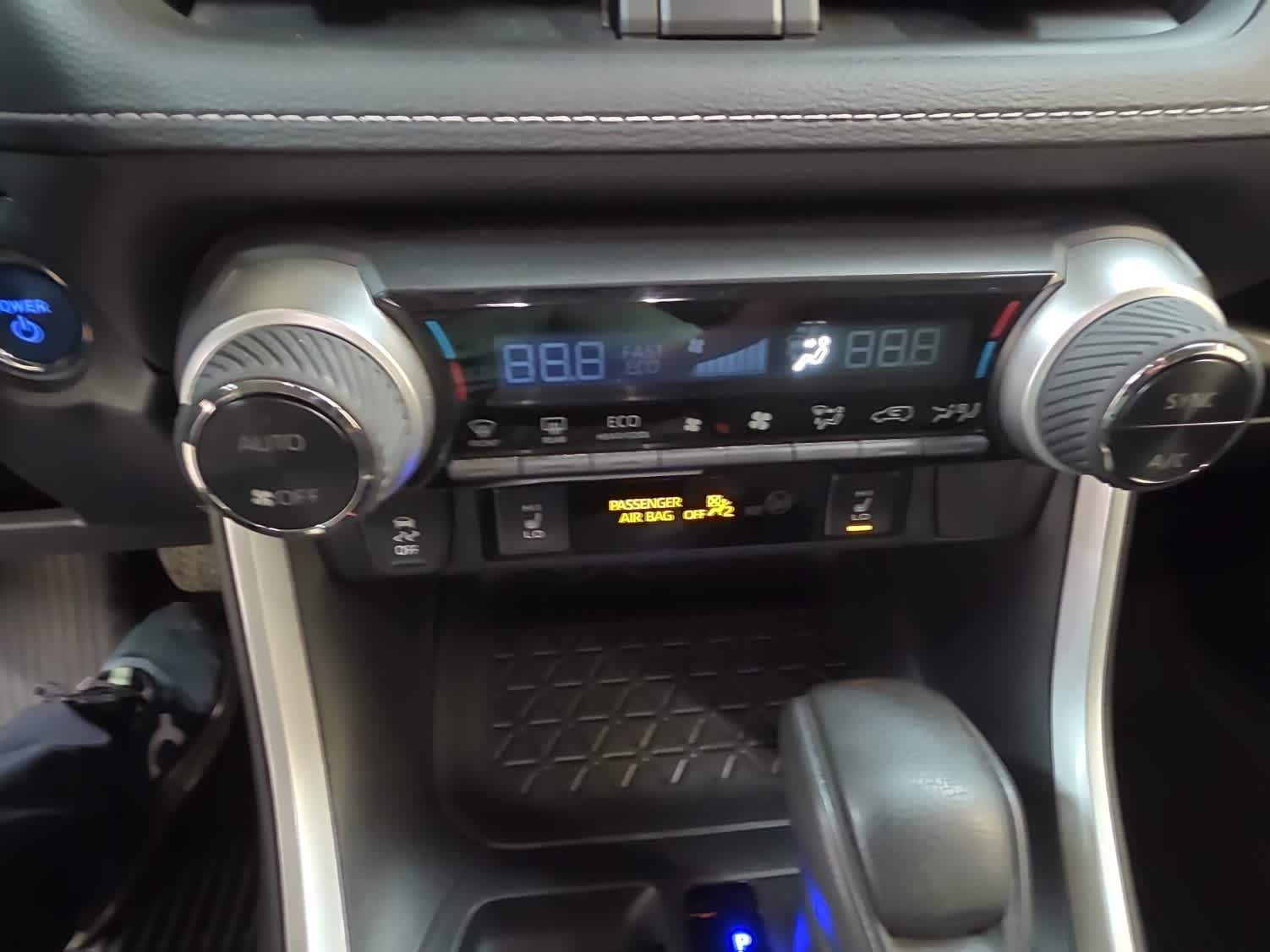 Thumbnail: 2022 Toyota RAV4 - 25