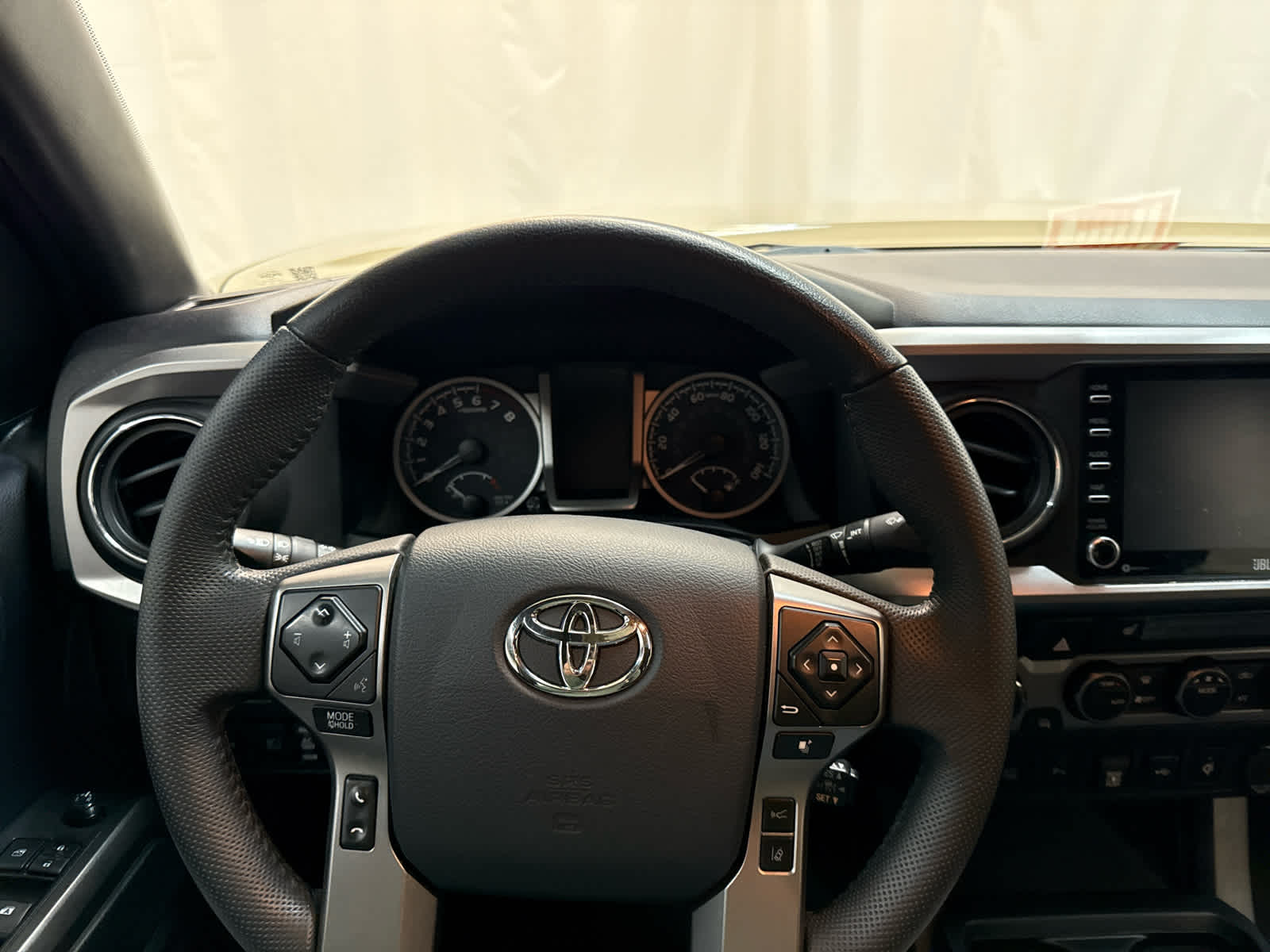 Thumbnail: 2020 Toyota Tacoma - 15