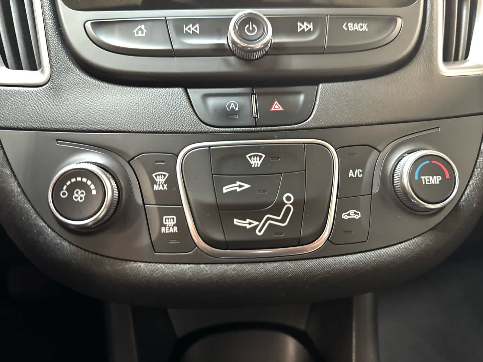 Thumbnail: 2022 Chevrolet Malibu - 20