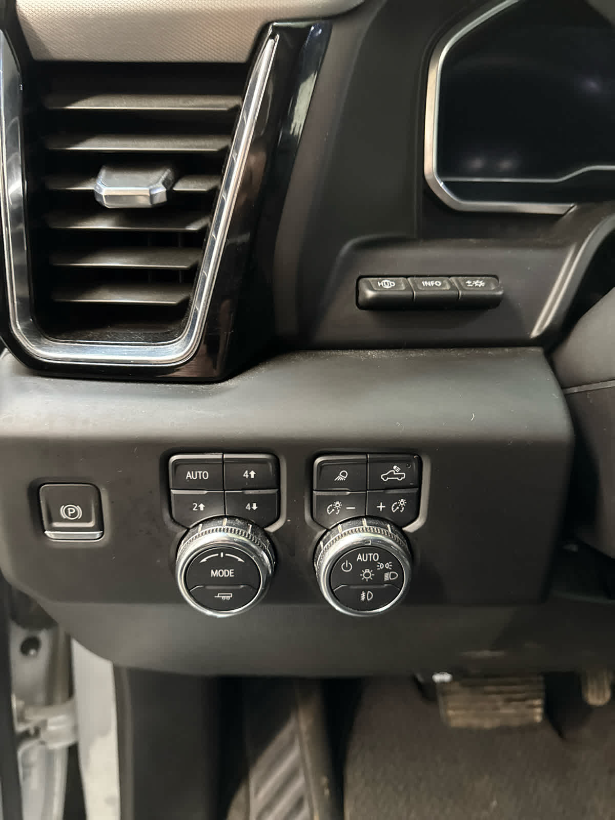 Thumbnail: 2024 GMC Sierra 1500 - 15