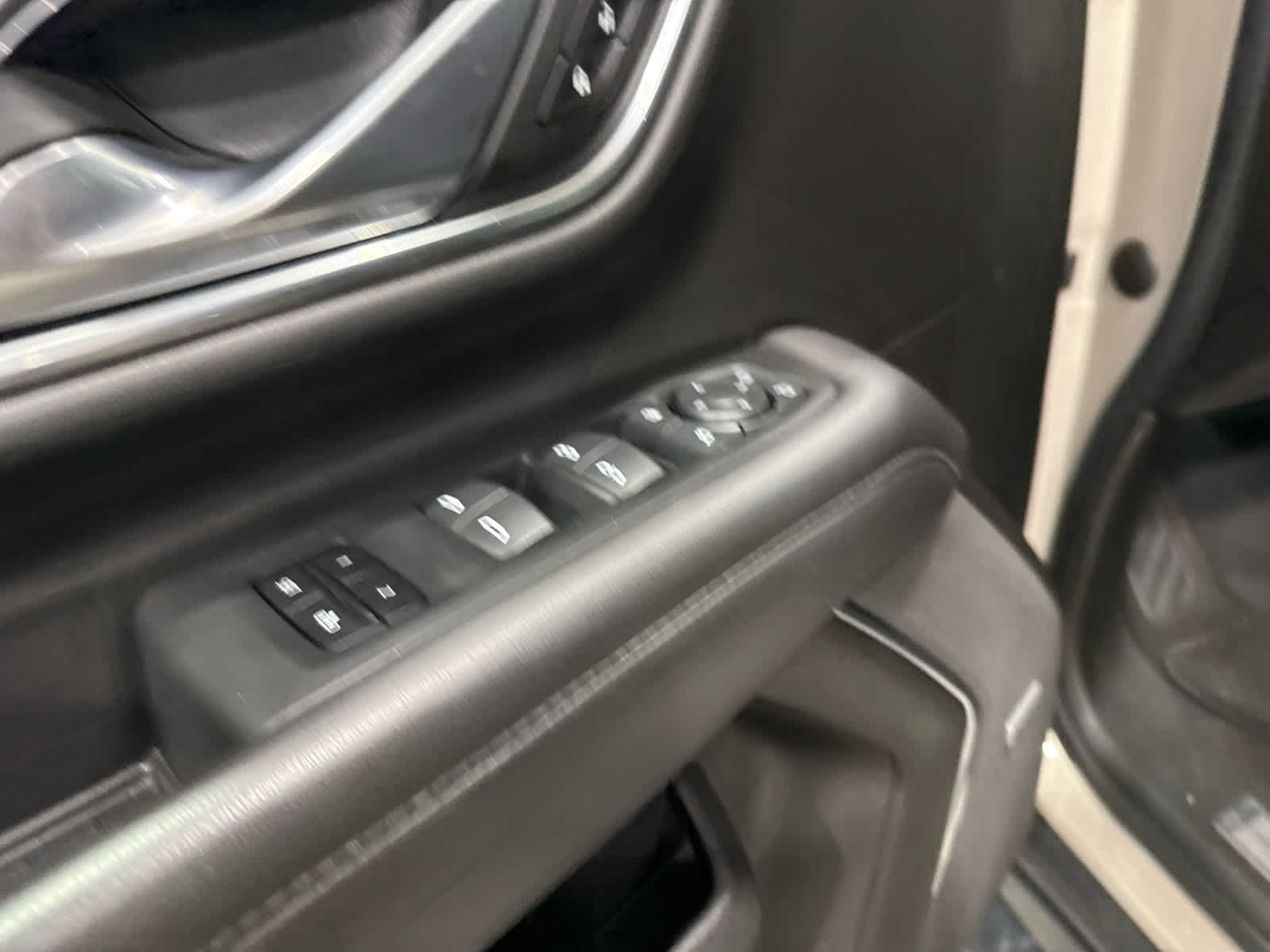 Thumbnail: 2021 GMC Yukon - 16