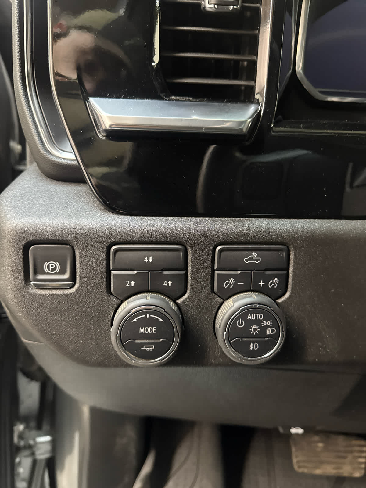 Thumbnail: 2025 Chevrolet Silverado 2500 - 15