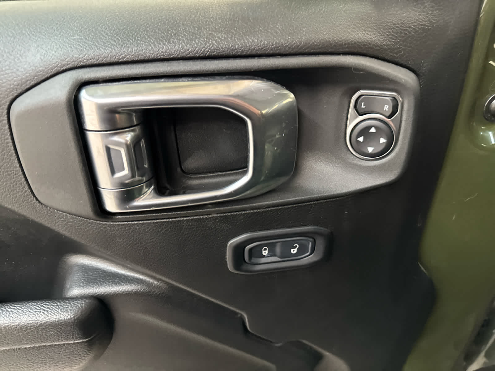 Thumbnail: 2022 Jeep Gladiator - 14