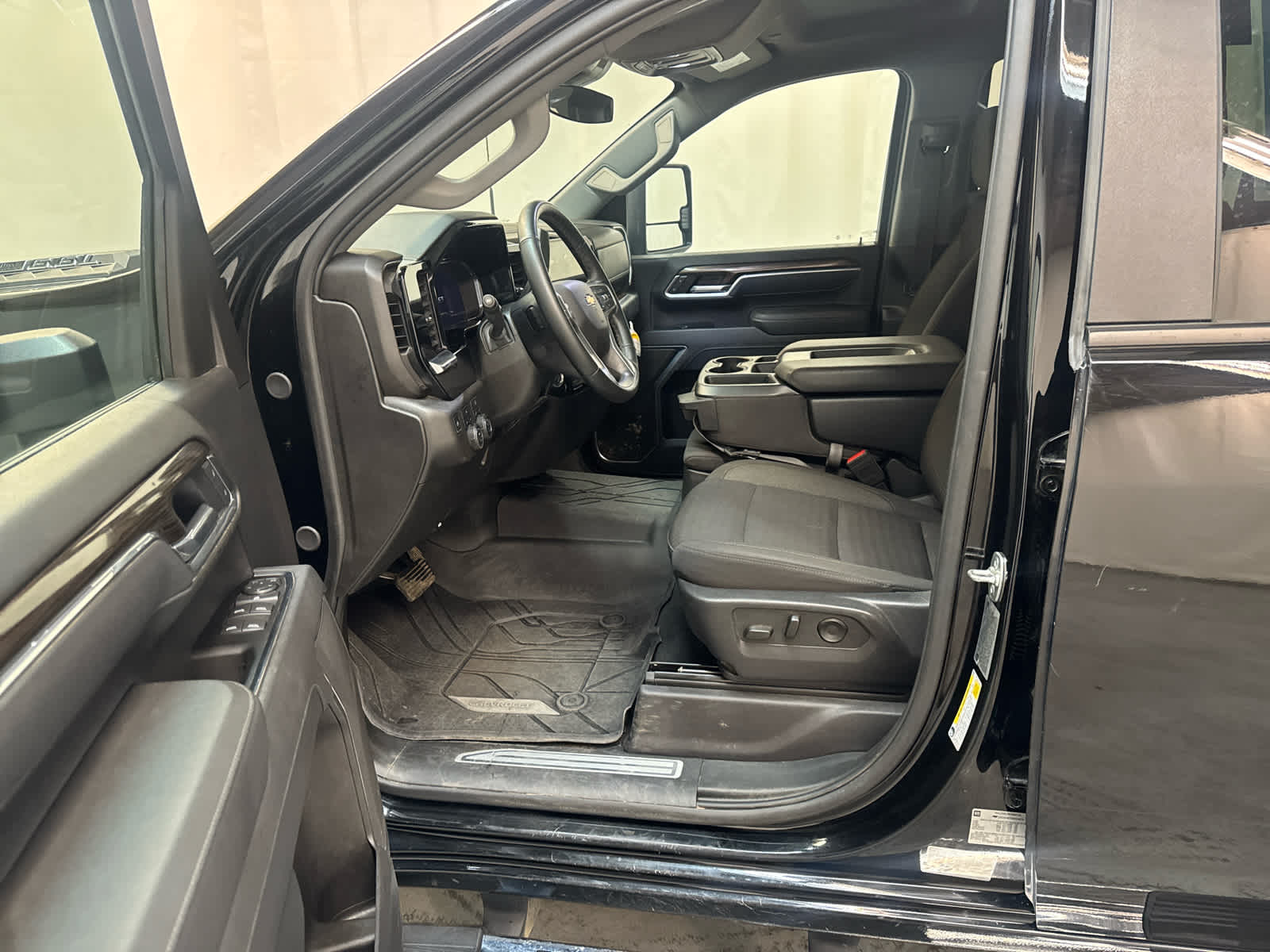 Thumbnail: 2025 Chevrolet Silverado 2500 - 13