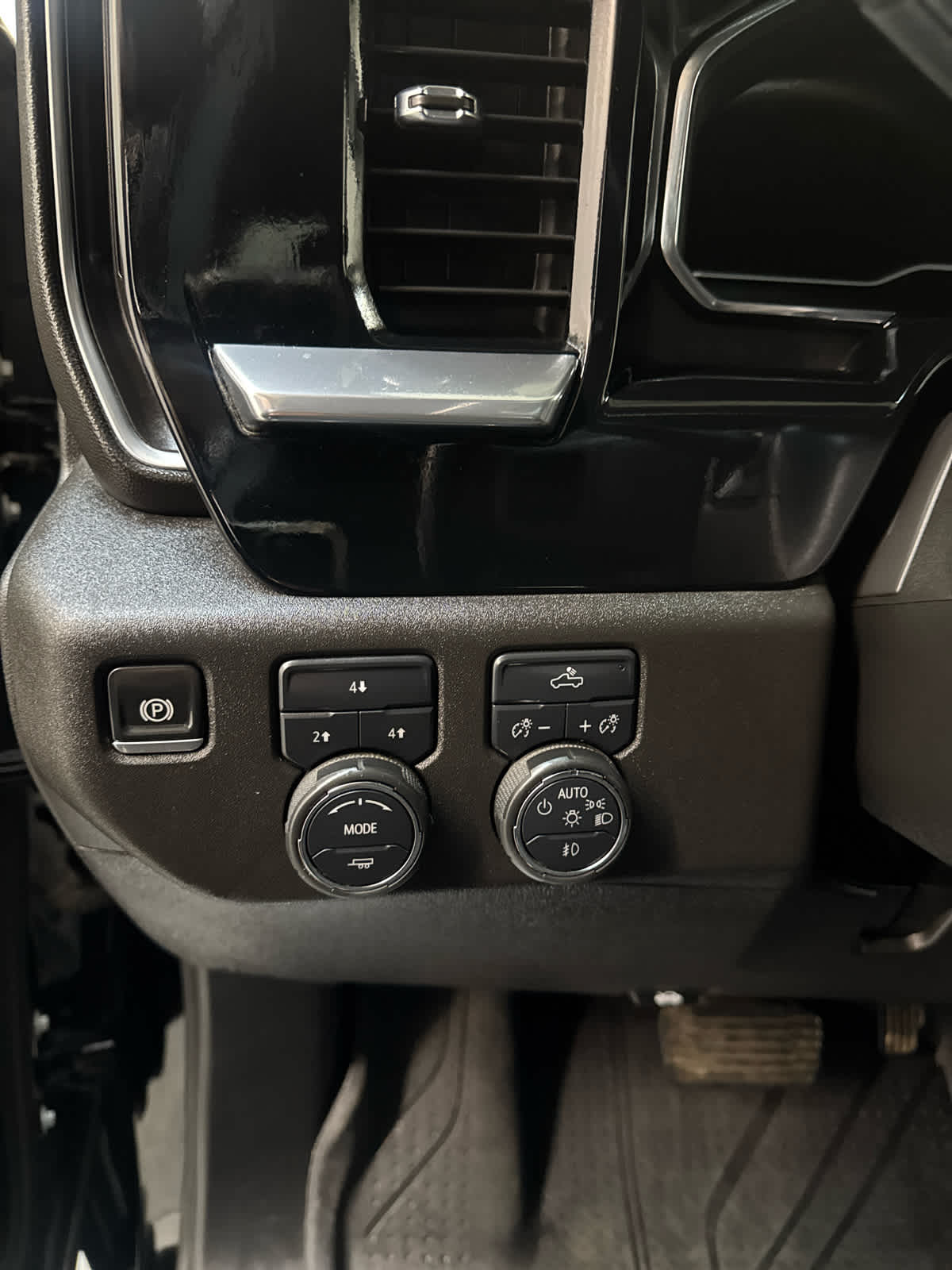 Thumbnail: 2025 Chevrolet Silverado 2500 - 15