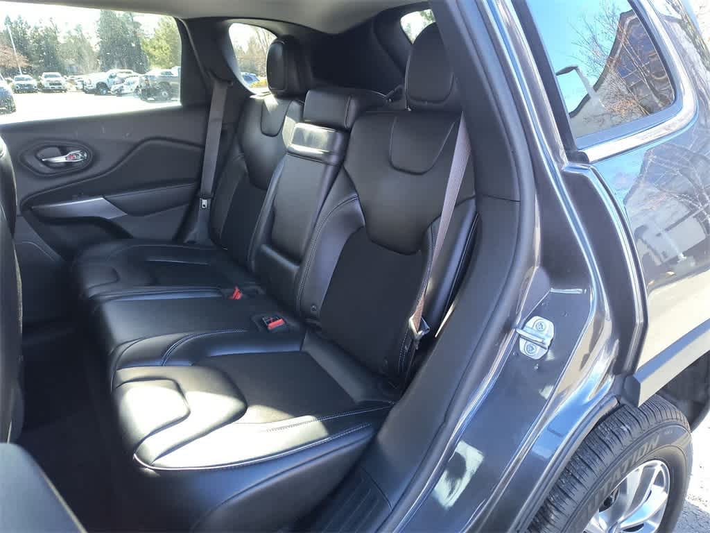 Thumbnail: 2019 Jeep Cherokee - 21