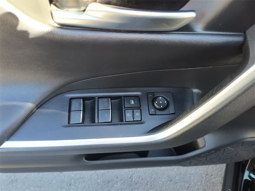 Thumbnail: 2022 Toyota RAV4 - 13