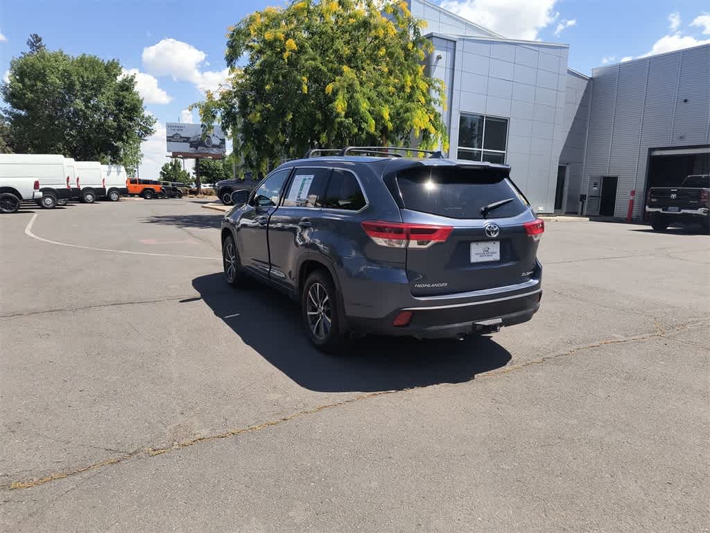 Thumbnail: 2017 Toyota Highlander - 4