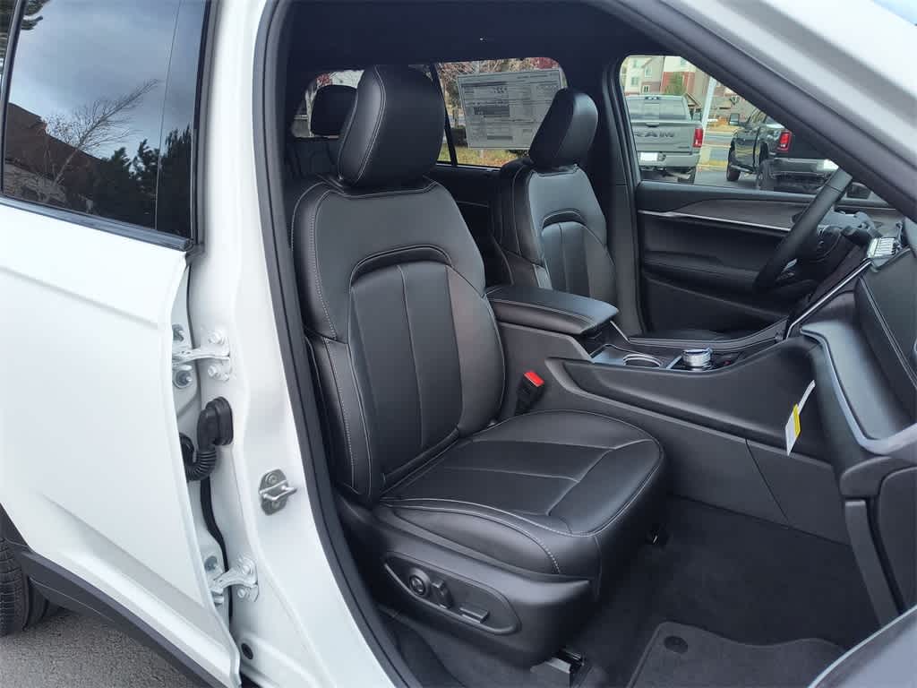 Thumbnail: 2025 Jeep Grand Cherokee - 25