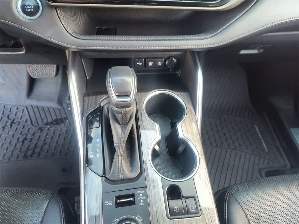 Thumbnail: 2020 Toyota Highlander - 20