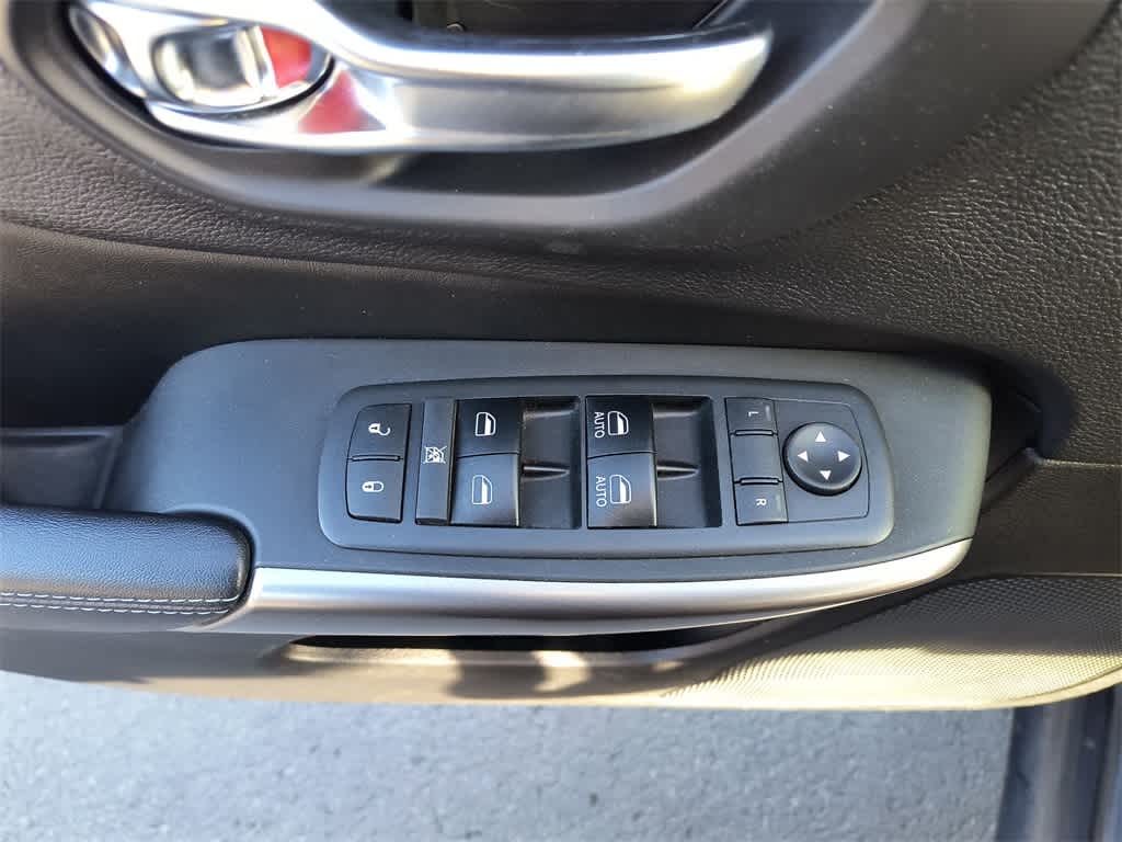 Thumbnail: 2019 Jeep Cherokee - 13