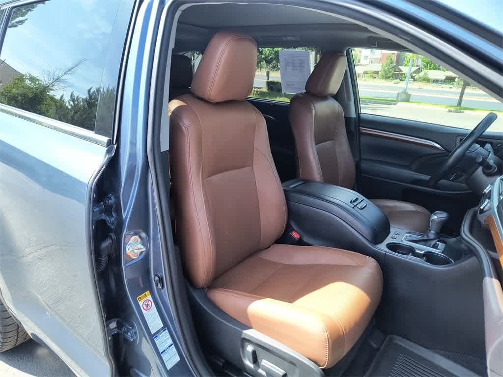 Thumbnail: 2017 Toyota Highlander - 25