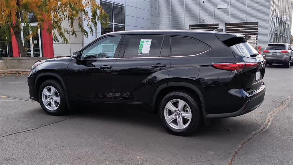 Thumbnail: 2022 Toyota Highlander - 6