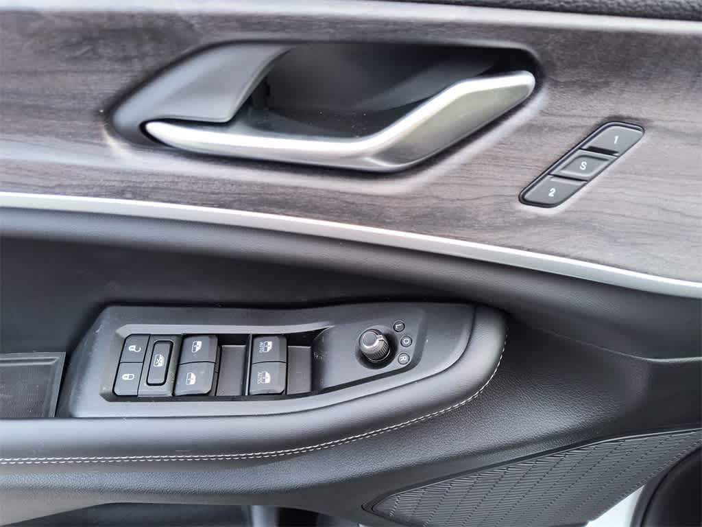 Thumbnail: 2025 Jeep Grand Cherokee - 13