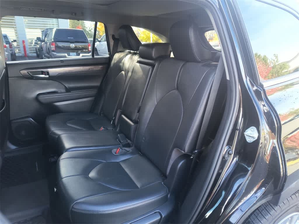 Thumbnail: 2020 Toyota Highlander - 23