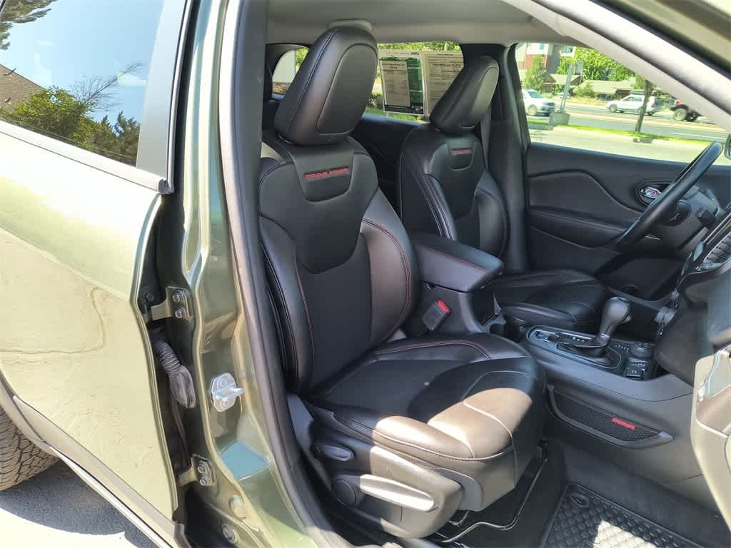 Thumbnail: 2021 Jeep Cherokee - 23