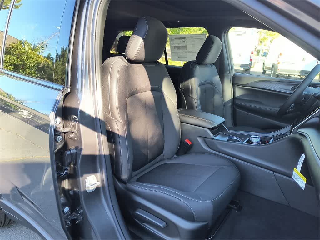 Thumbnail: 2025 Jeep Grand Cherokee - 24