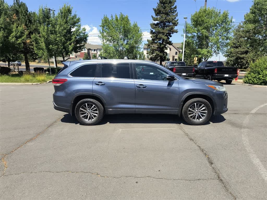 Thumbnail: 2017 Toyota Highlander - 7