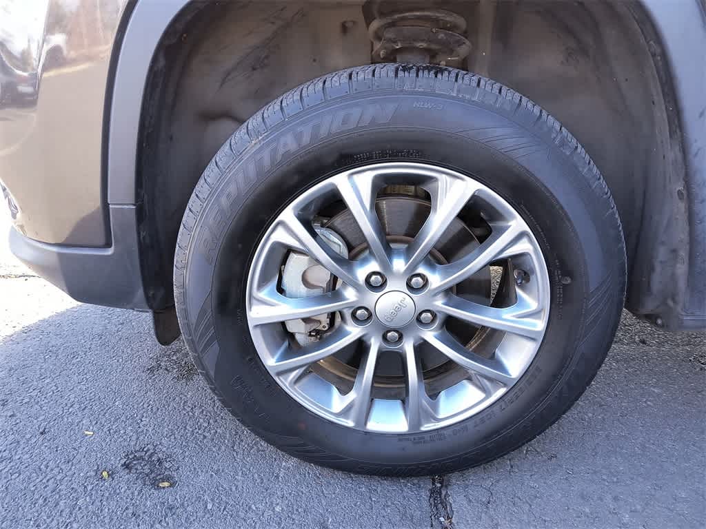 Thumbnail: 2019 Jeep Cherokee - 10