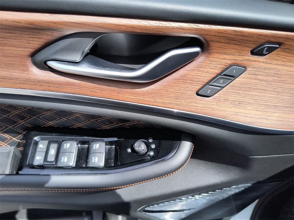 2022 Jeep Grand Cherokee Summit 4xe 13