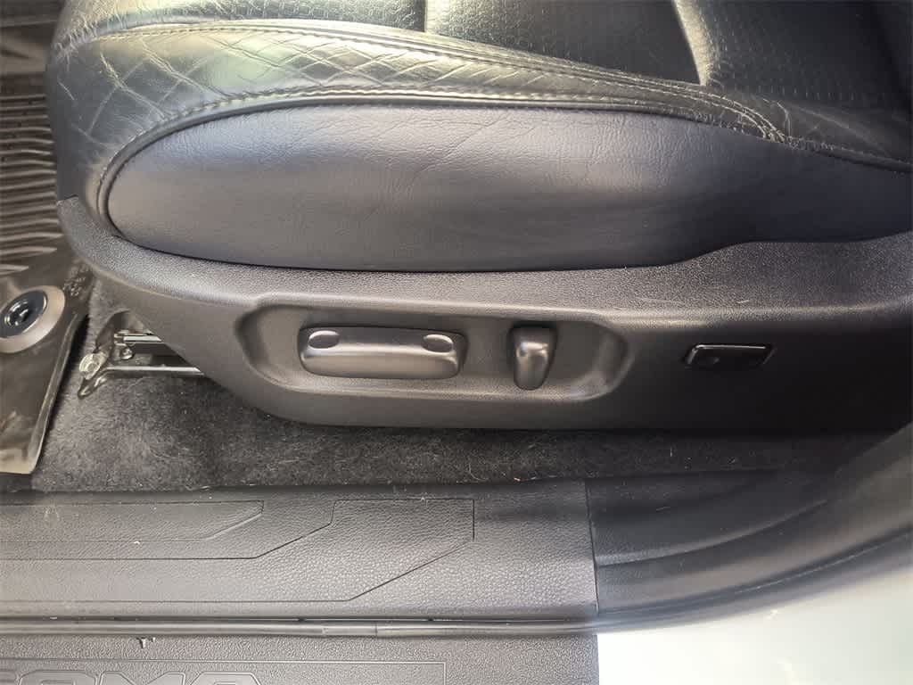 Thumbnail: 2020 Toyota Tacoma - 12