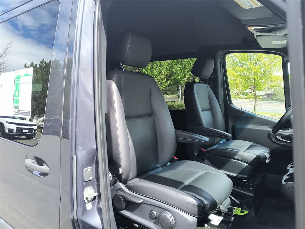 2020 Mercedes-Benz Sprinter  25