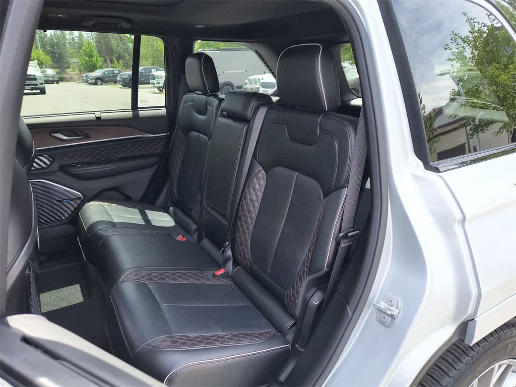 2022 Jeep Grand Cherokee Summit 4xe 23