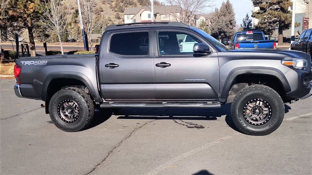 2017 Toyota Tacoma TRD Off-Road 2