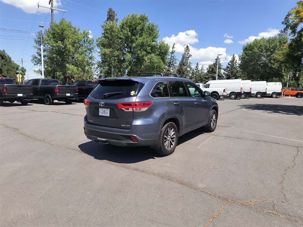 Thumbnail: 2017 Toyota Highlander - 6