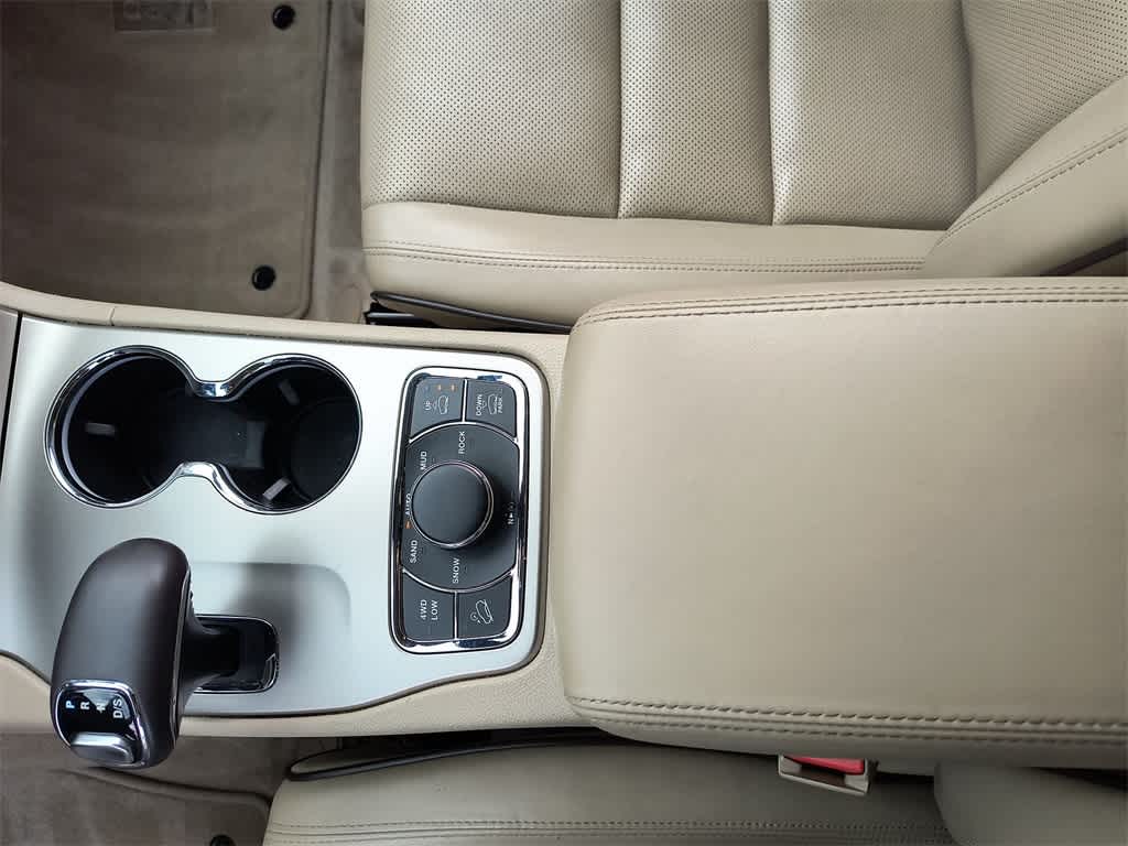 Thumbnail: 2015 Jeep Grand Cherokee - 21