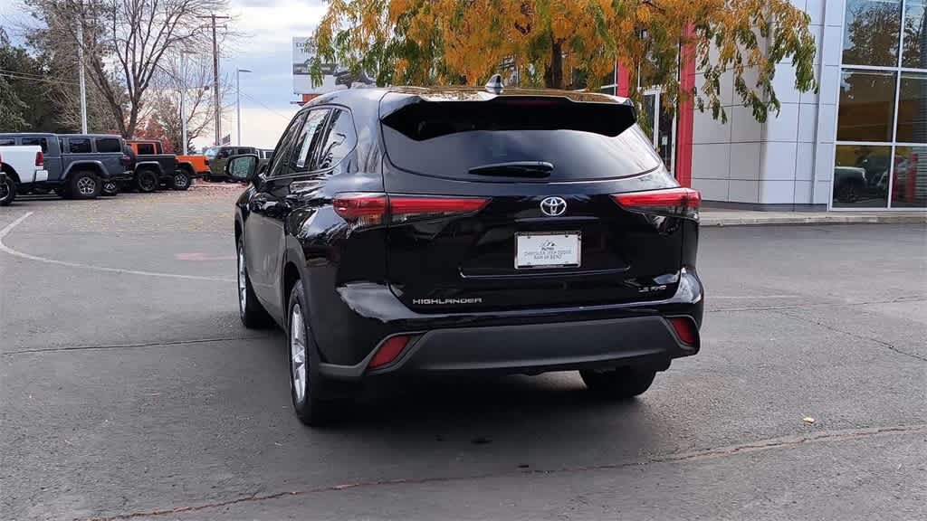 Thumbnail: 2022 Toyota Highlander - 7