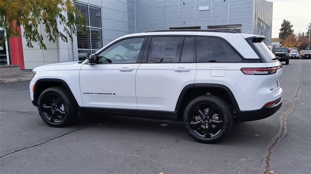 Thumbnail: 2025 Jeep Grand Cherokee - 6