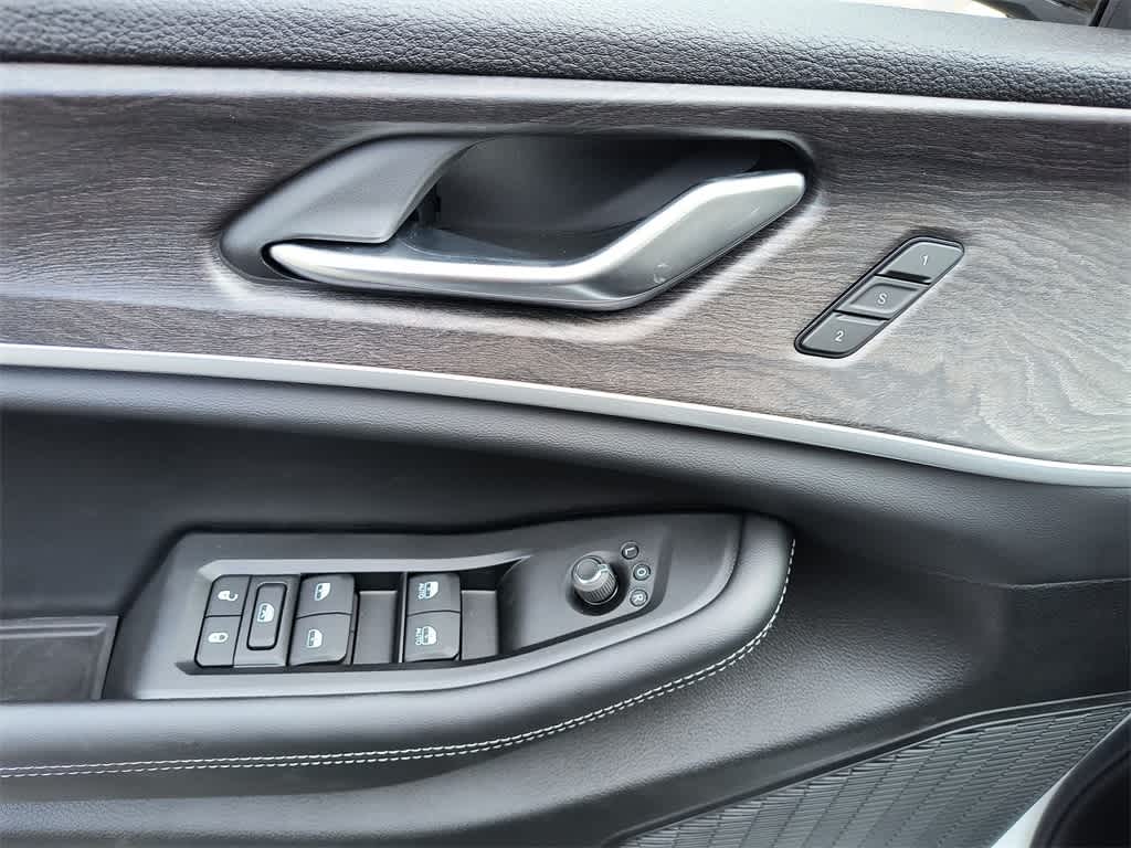 Thumbnail: 2025 Jeep Grand Cherokee - 13