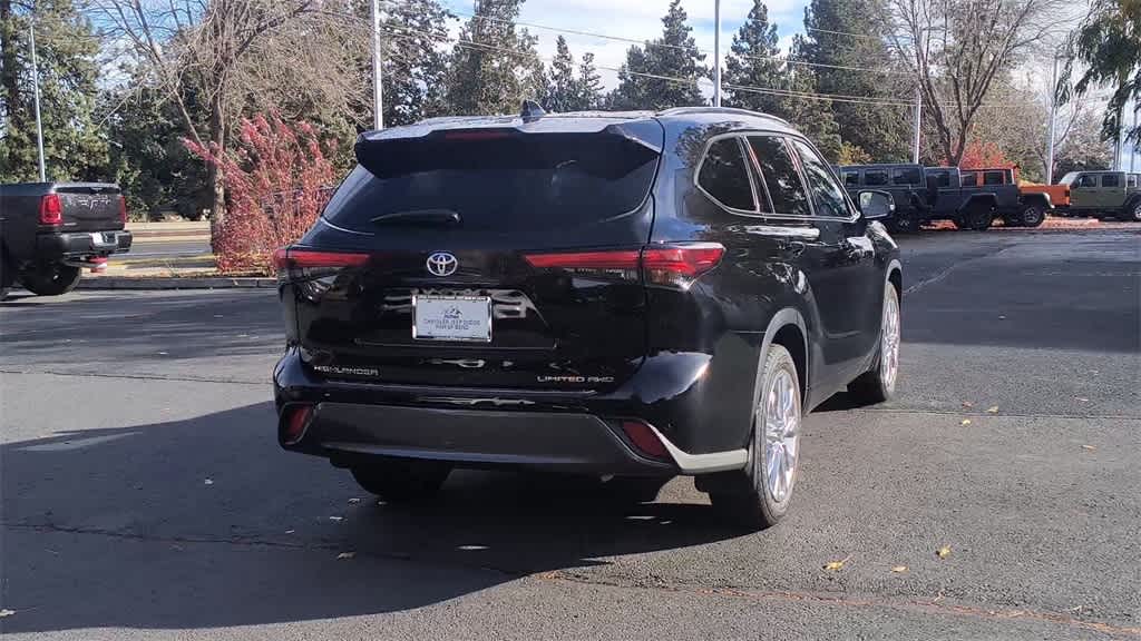 Thumbnail: 2020 Toyota Highlander - 8