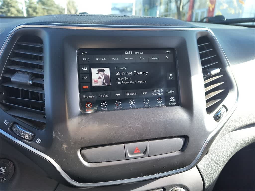 Thumbnail: 2019 Jeep Cherokee - 16