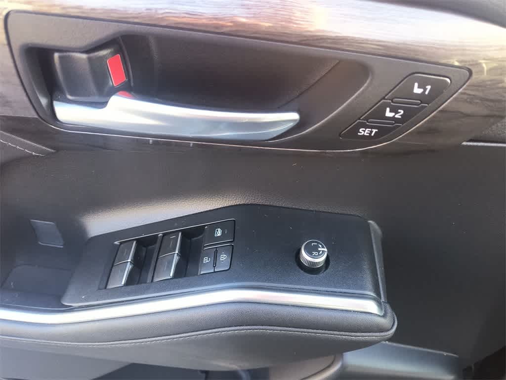 Thumbnail: 2020 Toyota Highlander - 13